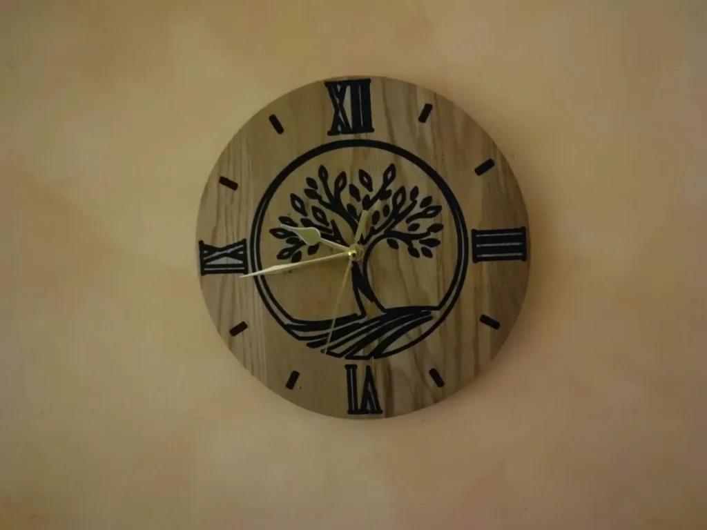 Horloge arbre de vie — pièce unique Ethibois en bois de récupération