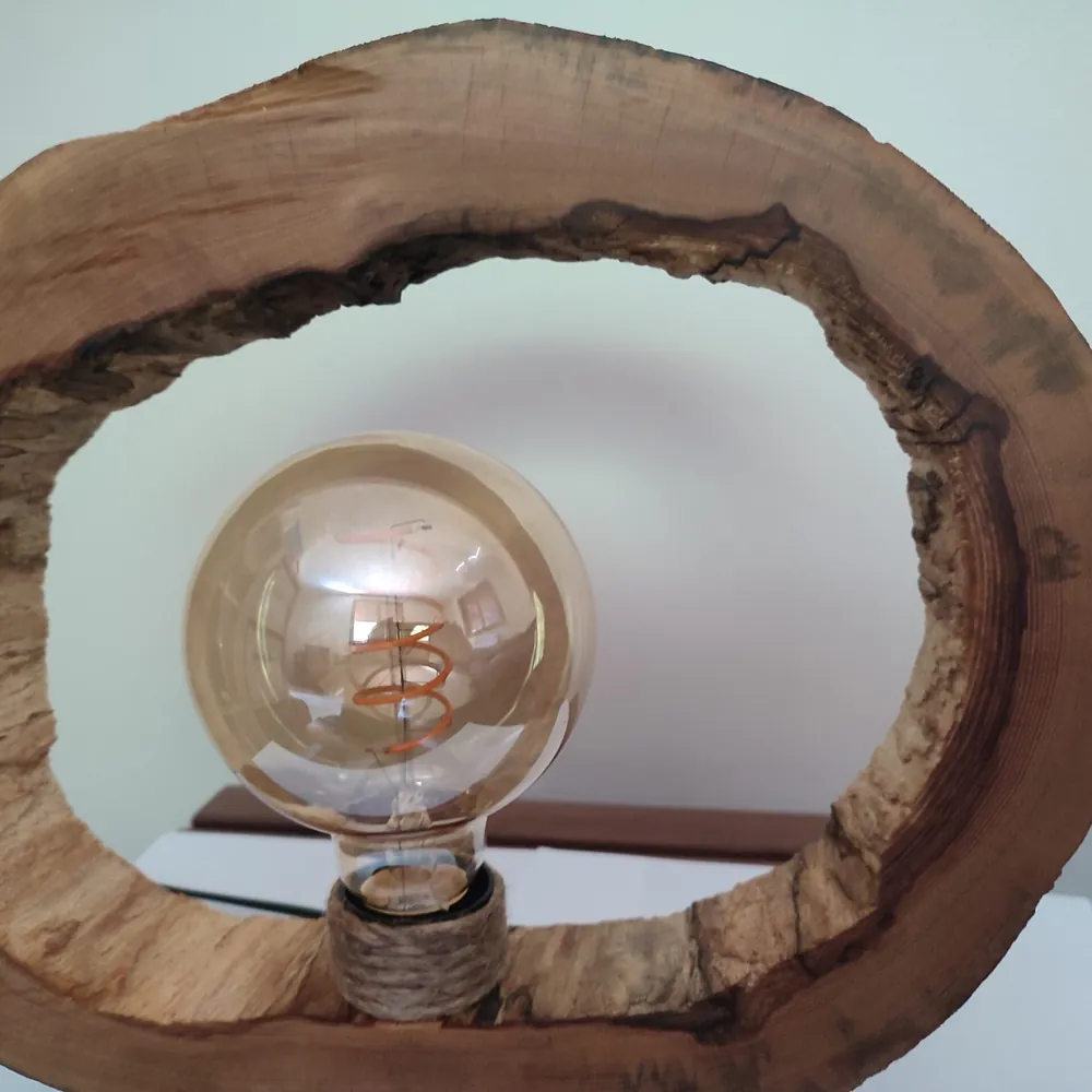 Lampe ronde Ethibois finie, bois de récupération huilé